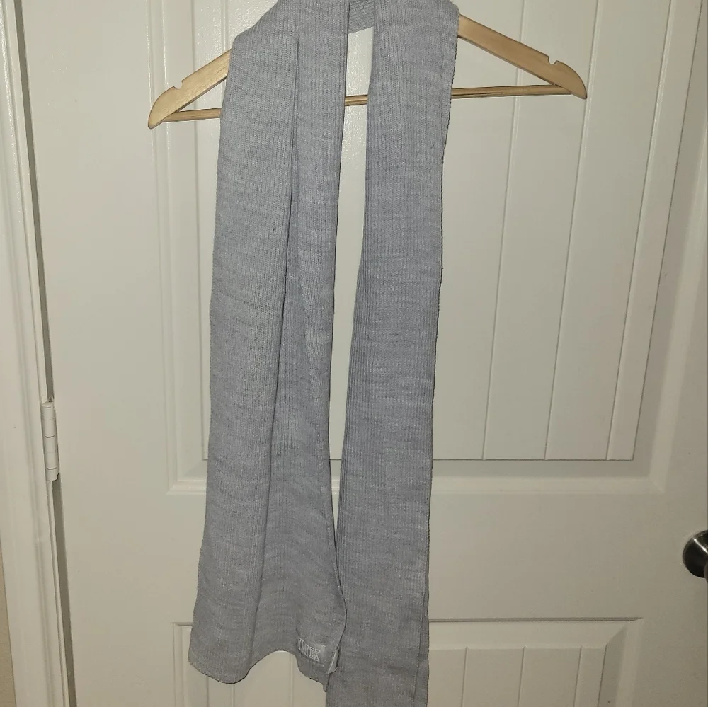 VICTORIAS SECRET PINK grey logo scarf NWT